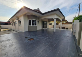 Air-home No 9 Kampung Boyan, 4BR, 9pax, Netflix